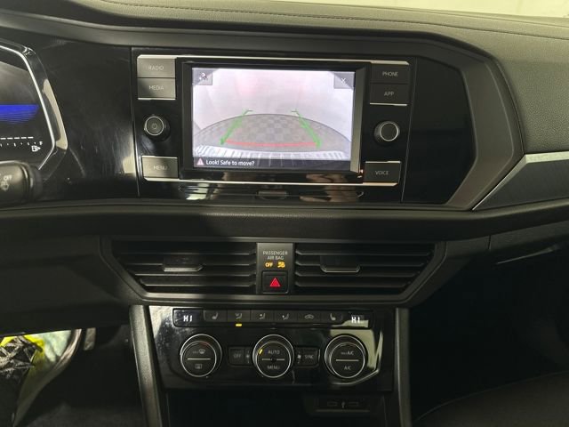 Used 2023 Volkswagen Jetta SE image 21