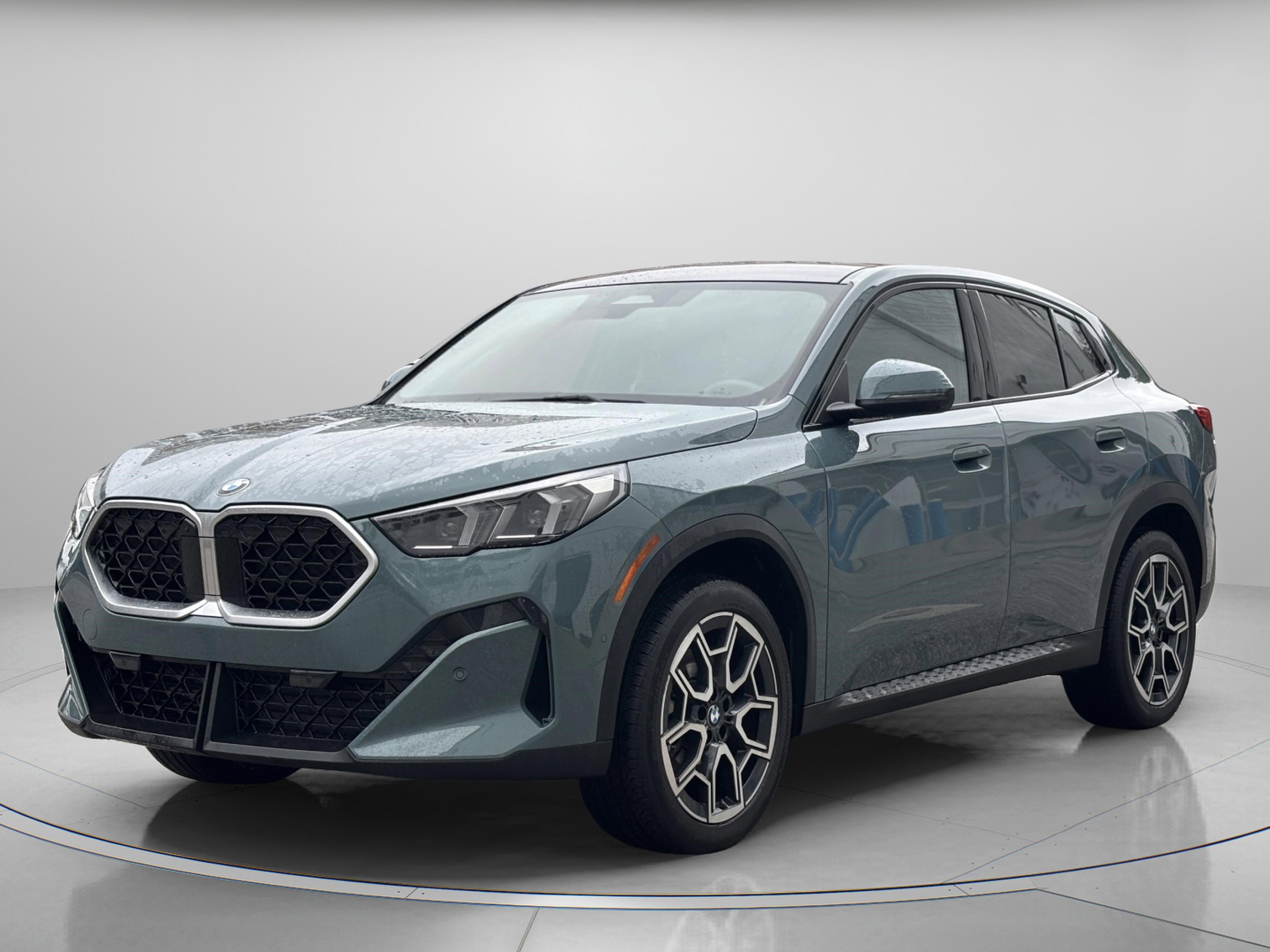 Used 2025 BMW X2 xDrive28i image 2