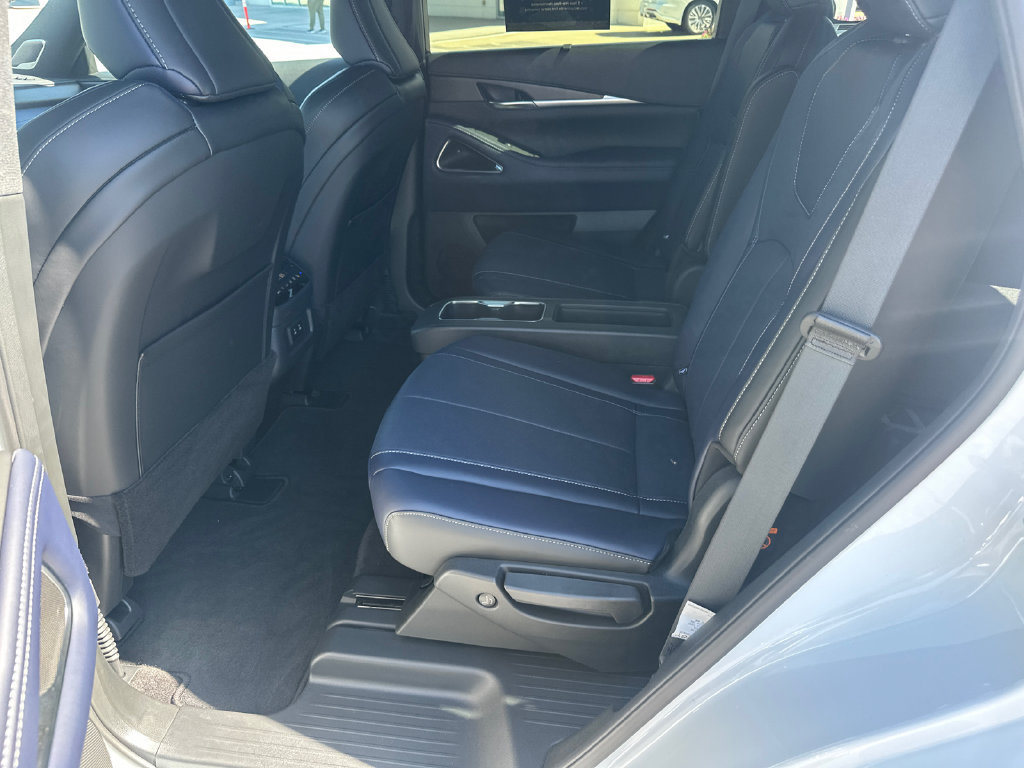 Certified 2026 INFINITI QX60 Sport w/ Dark Cargo Package AWD/4WD image 17