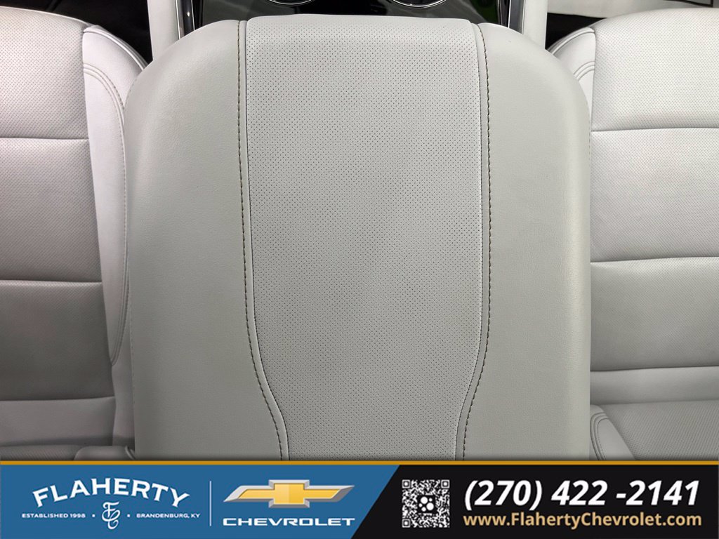Used 2026 Chevrolet Suburban Premier AWD/4WD image 34