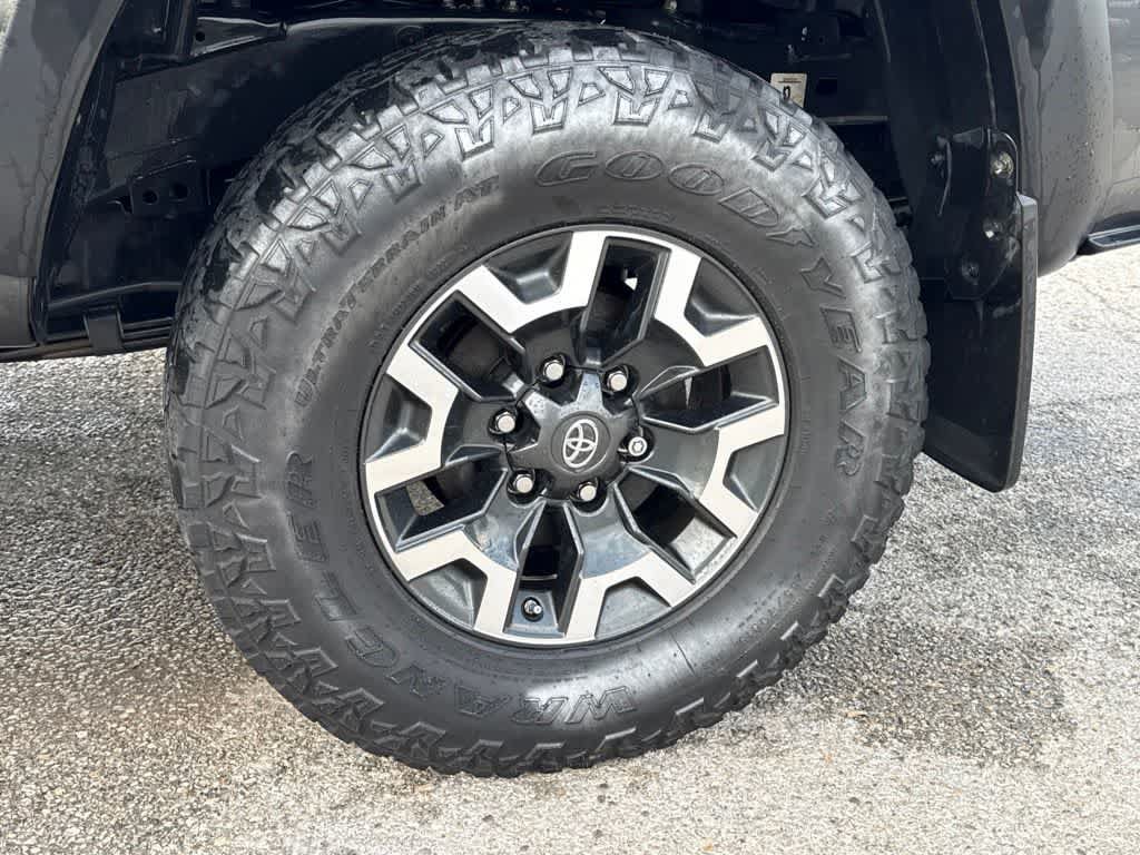 Used 2019 Toyota Tacoma TRD Off-Road AWD/4WD image 12