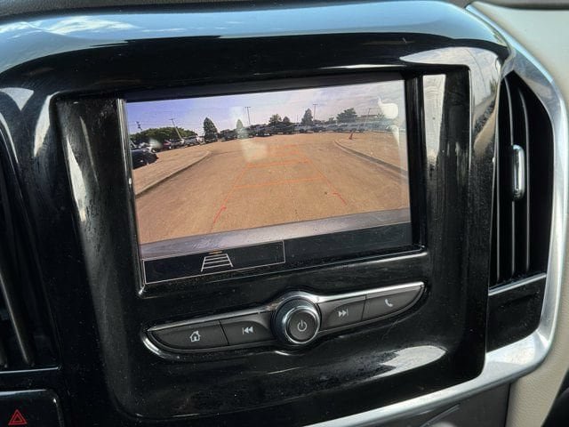 Used 2023 Chevrolet Traverse LS FWD image 18