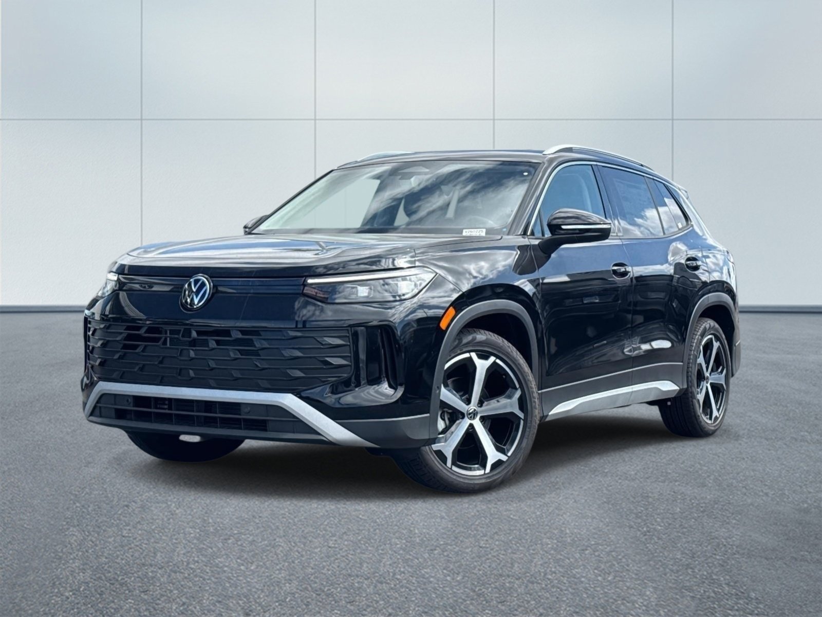 New 2026 Volkswagen Tiguan SE FWD image 1