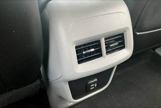 Used 2022 GMC Terrain SLT w/ LPO, Floor Liner Package AWD/4WD image 10
