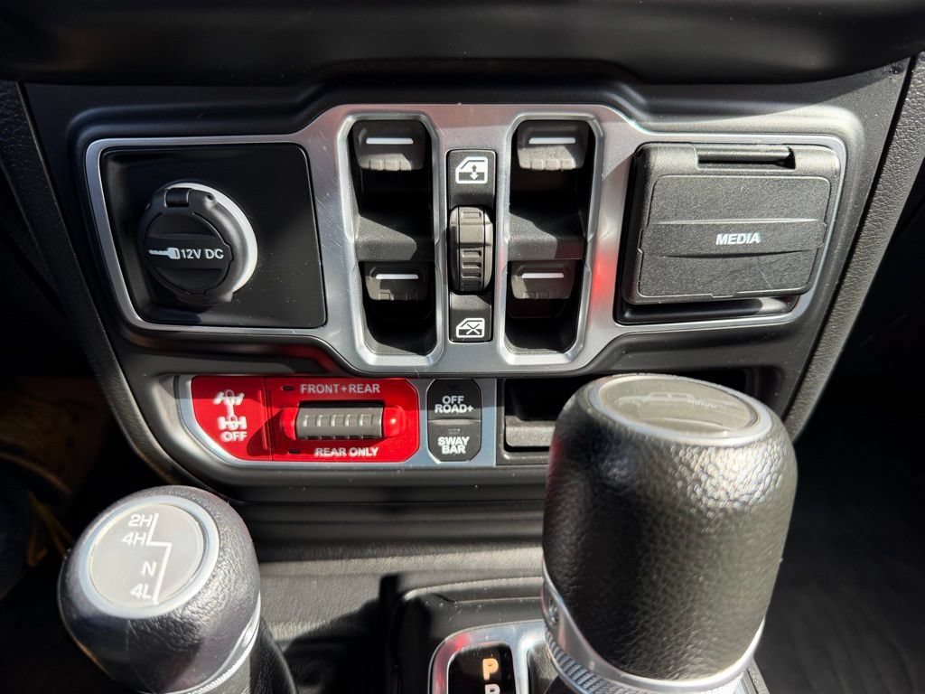 Used 2020 Jeep Gladiator Rubicon w/ Dual Top Group AWD/4WD image 19
