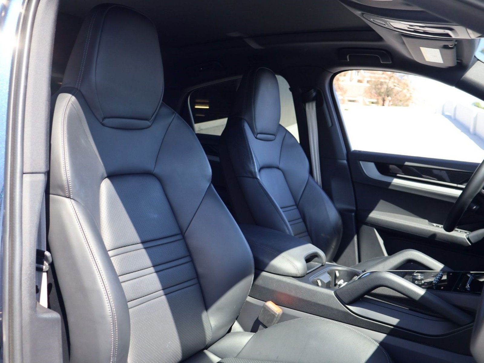 Certified 2024 Porsche Cayenne Coupe AWD/4WD image 23