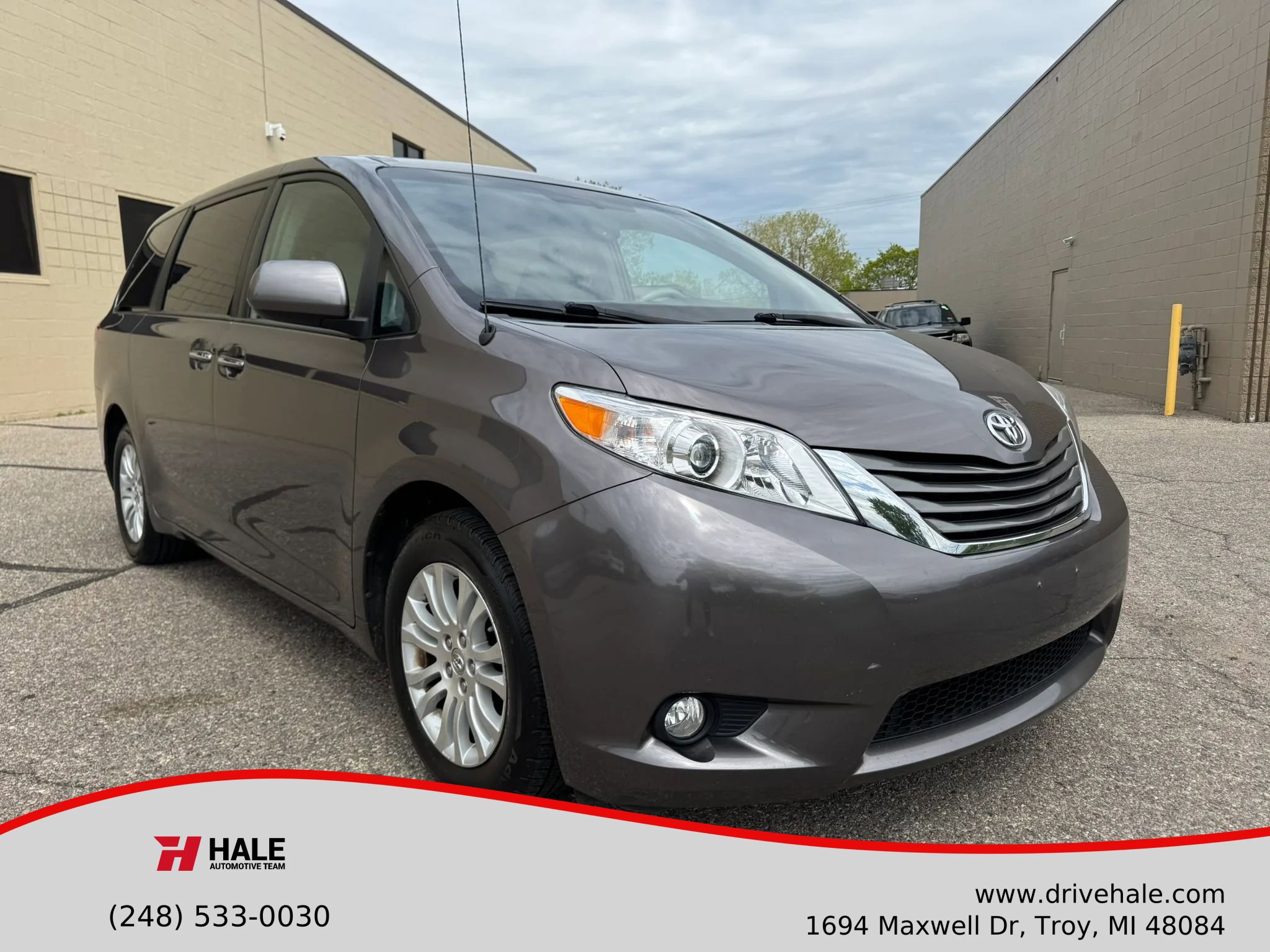Used 2013 Toyota Sienna XLE FWD image 1