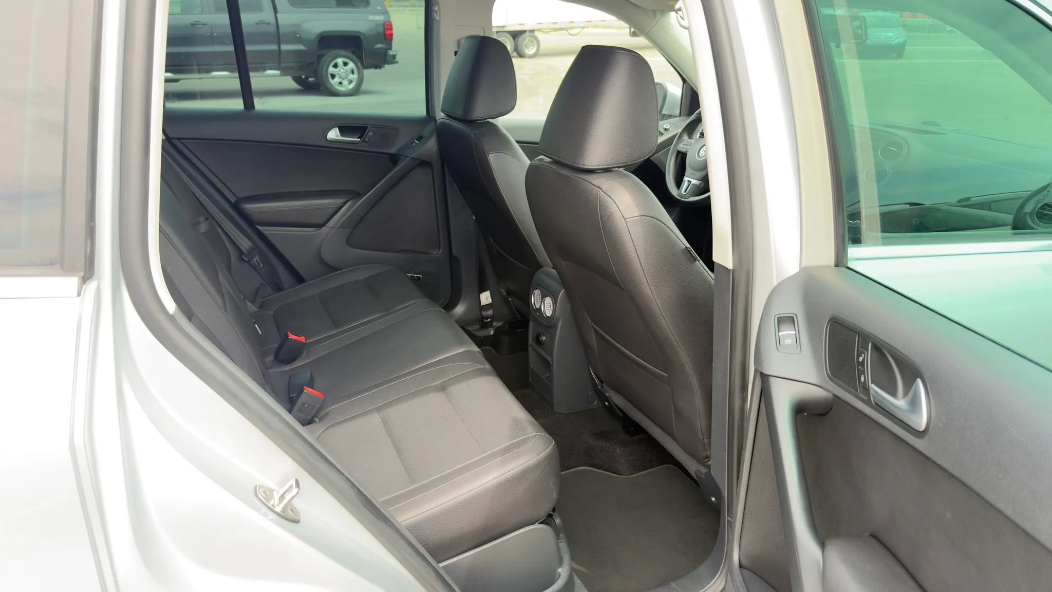 Used 2014 Volkswagen Tiguan SE AWD/4WD image 12