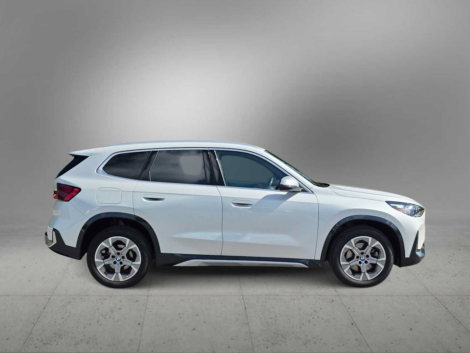 Used 2023 BMW X1 xDrive28i w/ Convenience Package AWD/4WD image 9