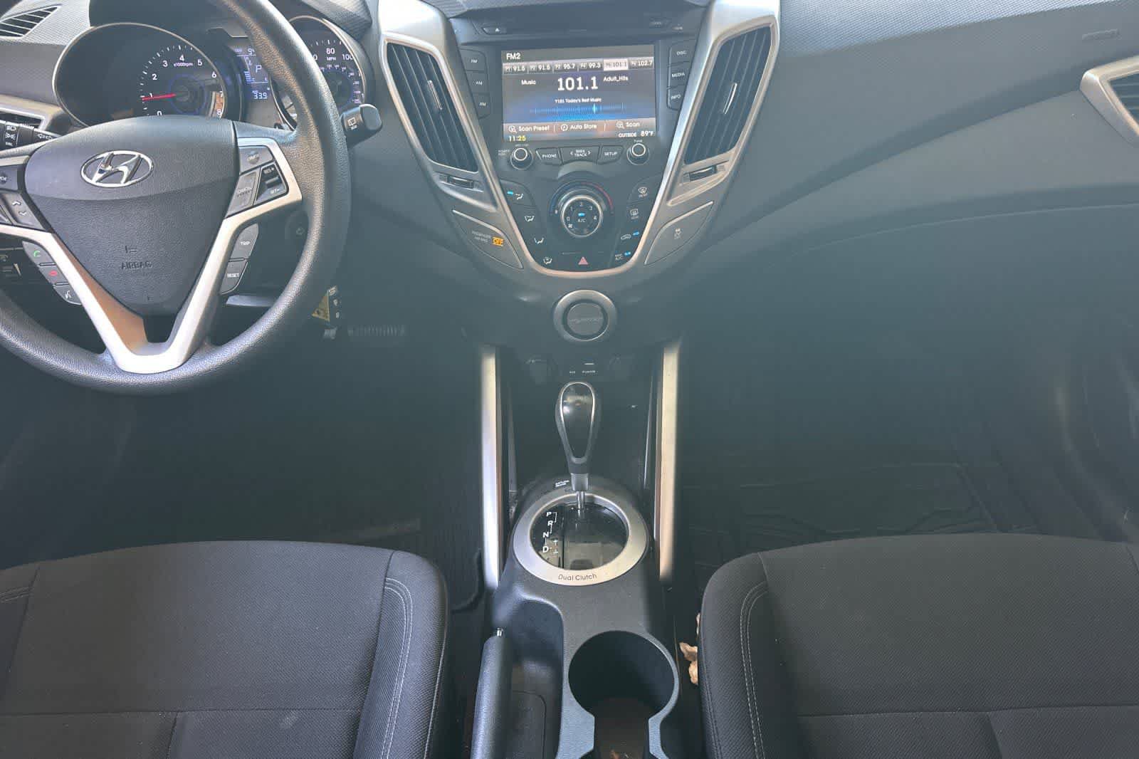 Used 2015 Hyundai Veloster FWD image 4