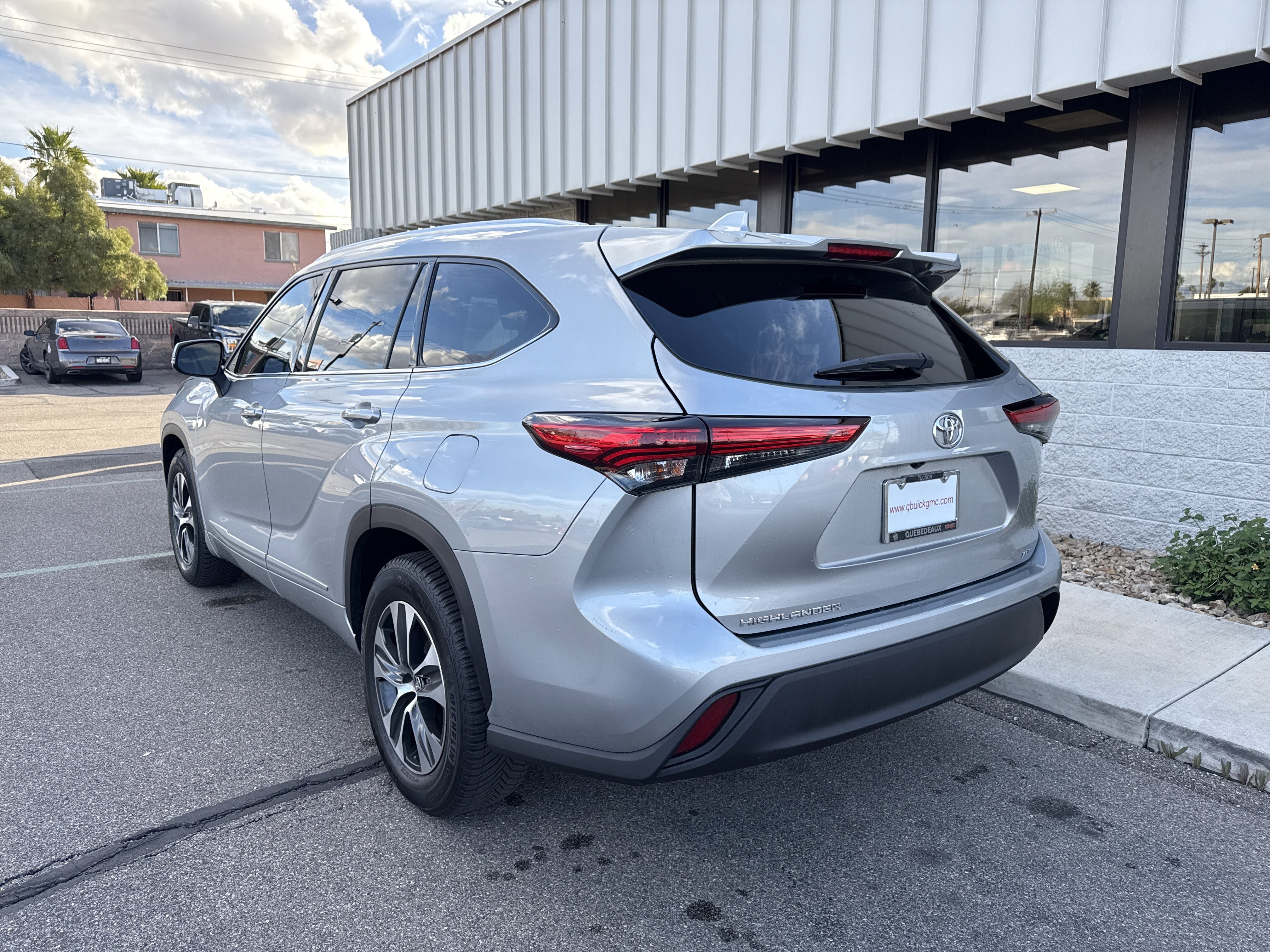 Used 2020 Toyota Highlander XLE image 8