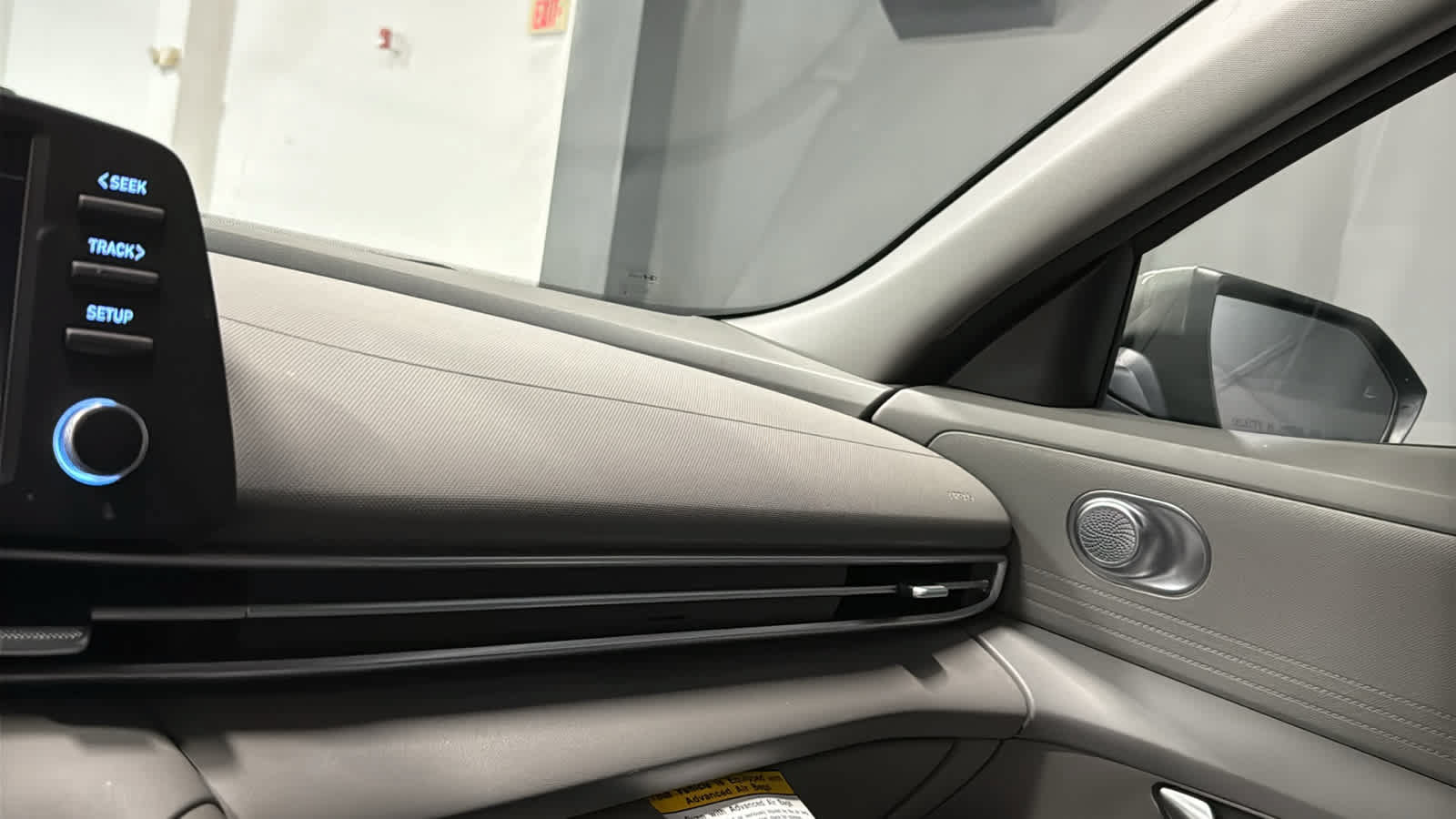 Used 2025 Hyundai Elantra Hybrid FWD image 18