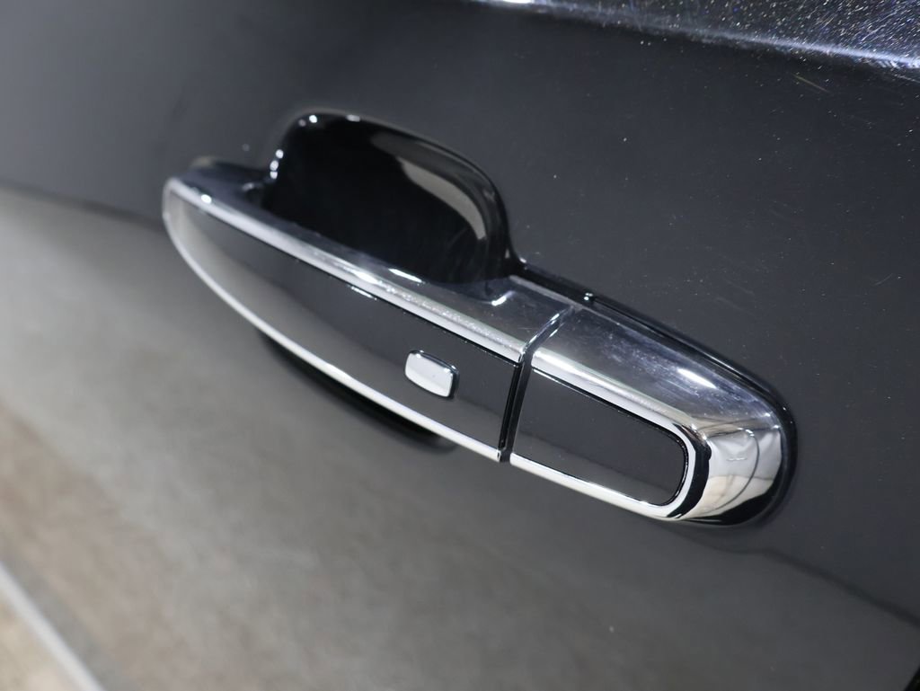 Used 2022 GMC Acadia Denali w/ GMC Pro Grade Package image 9