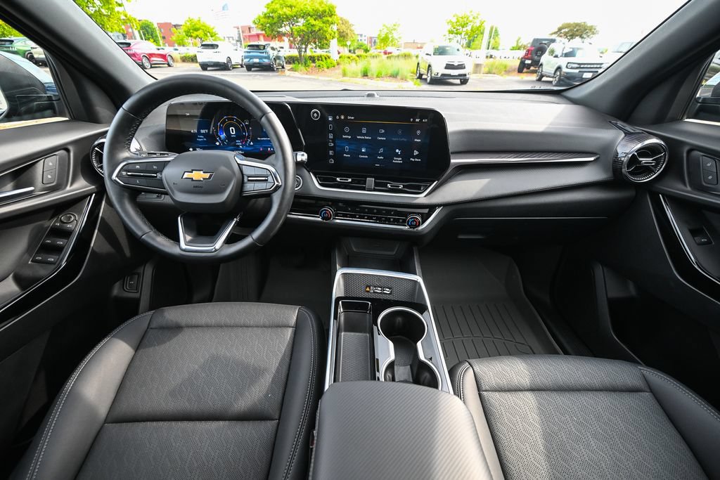 Used 2025 Chevrolet Equinox LT w/ Convenience Package II FWD image 30