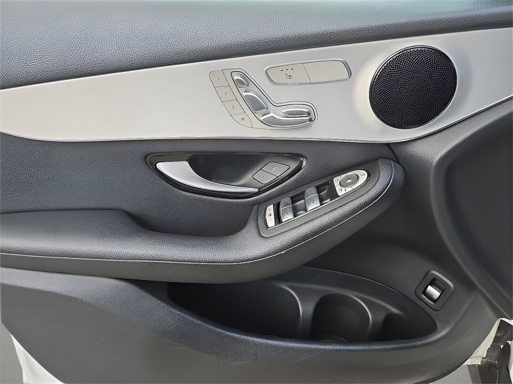 Used 2019 Mercedes-Benz GLC 300 4MATIC image 10