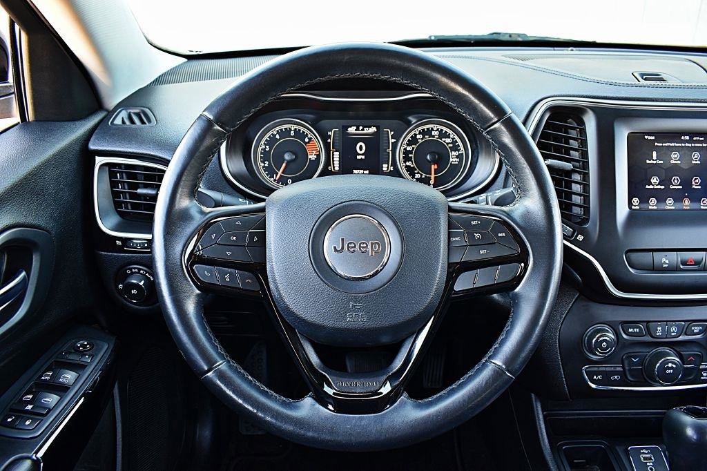 Used 2019 Jeep Cherokee Latitude Plus FWD image 25