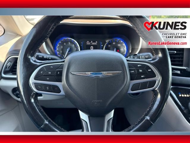 Used 2019 Chrysler Pacifica Touring-L FWD image 37