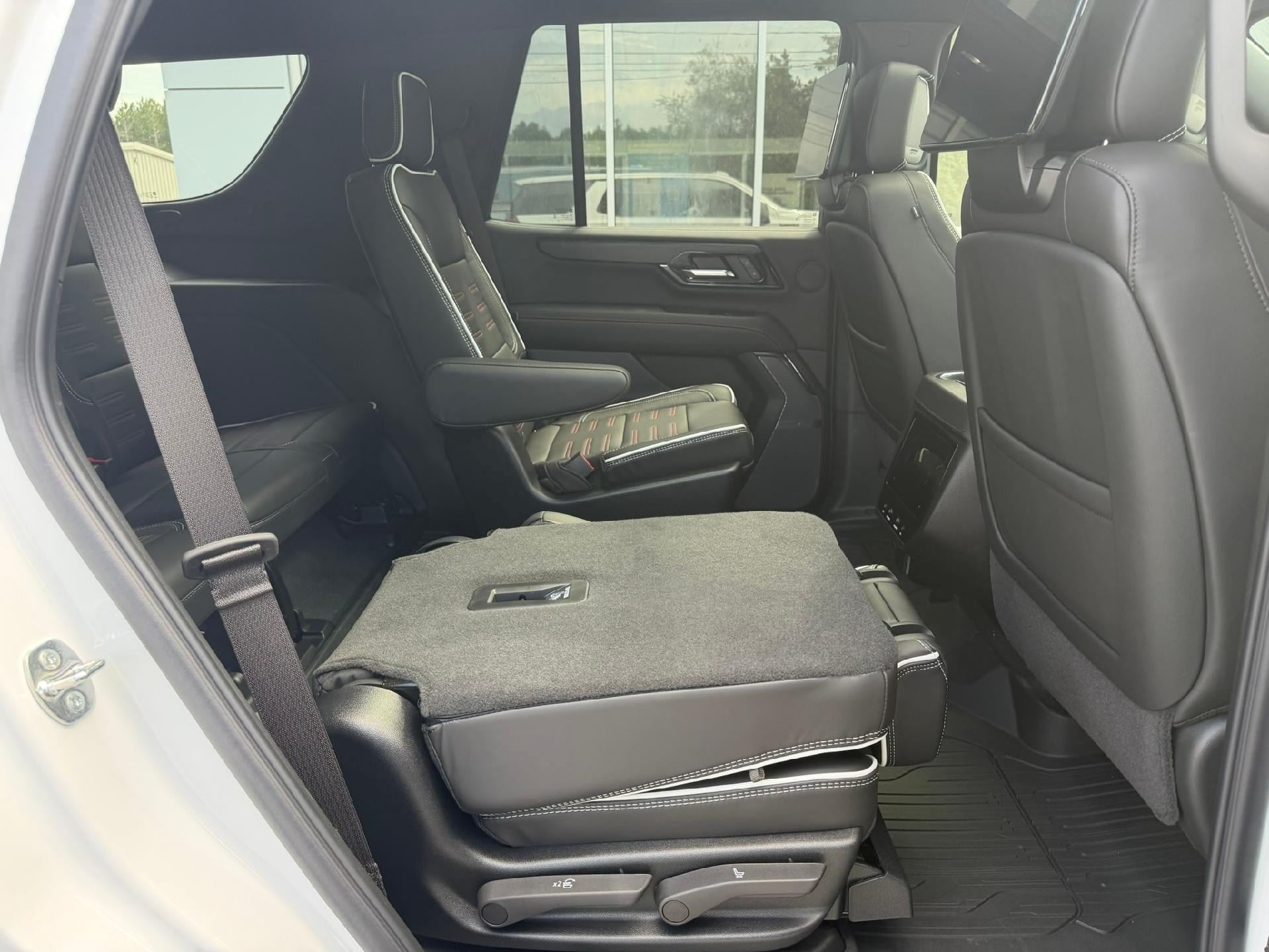 New 2026 GMC Yukon AT4 Ultimate w/ LPO, Floor Liner Package AWD/4WD image 45