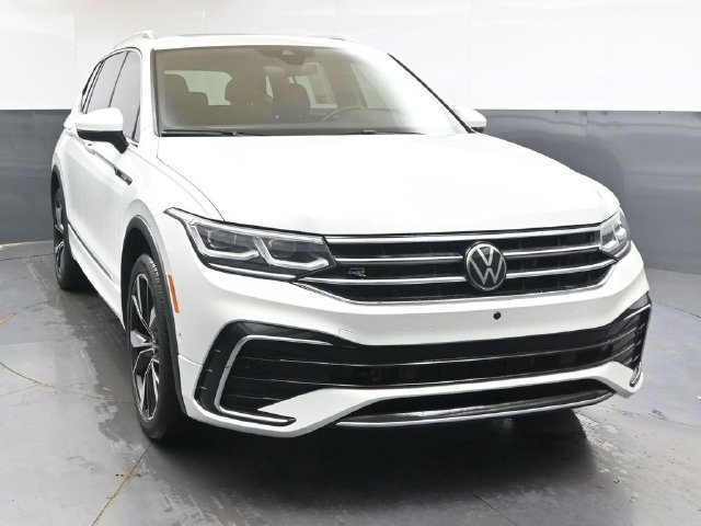 Used 2024 Volkswagen Tiguan SEL R-Line AWD/4WD image 8