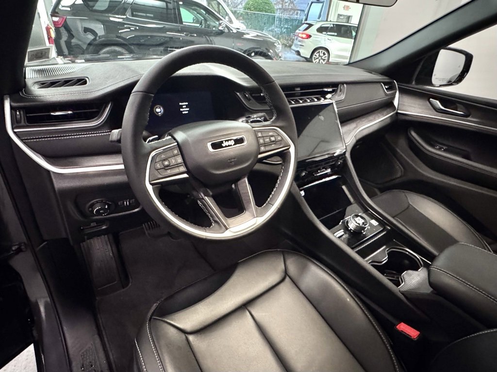 New 2025 Jeep Grand Cherokee Limited image 12