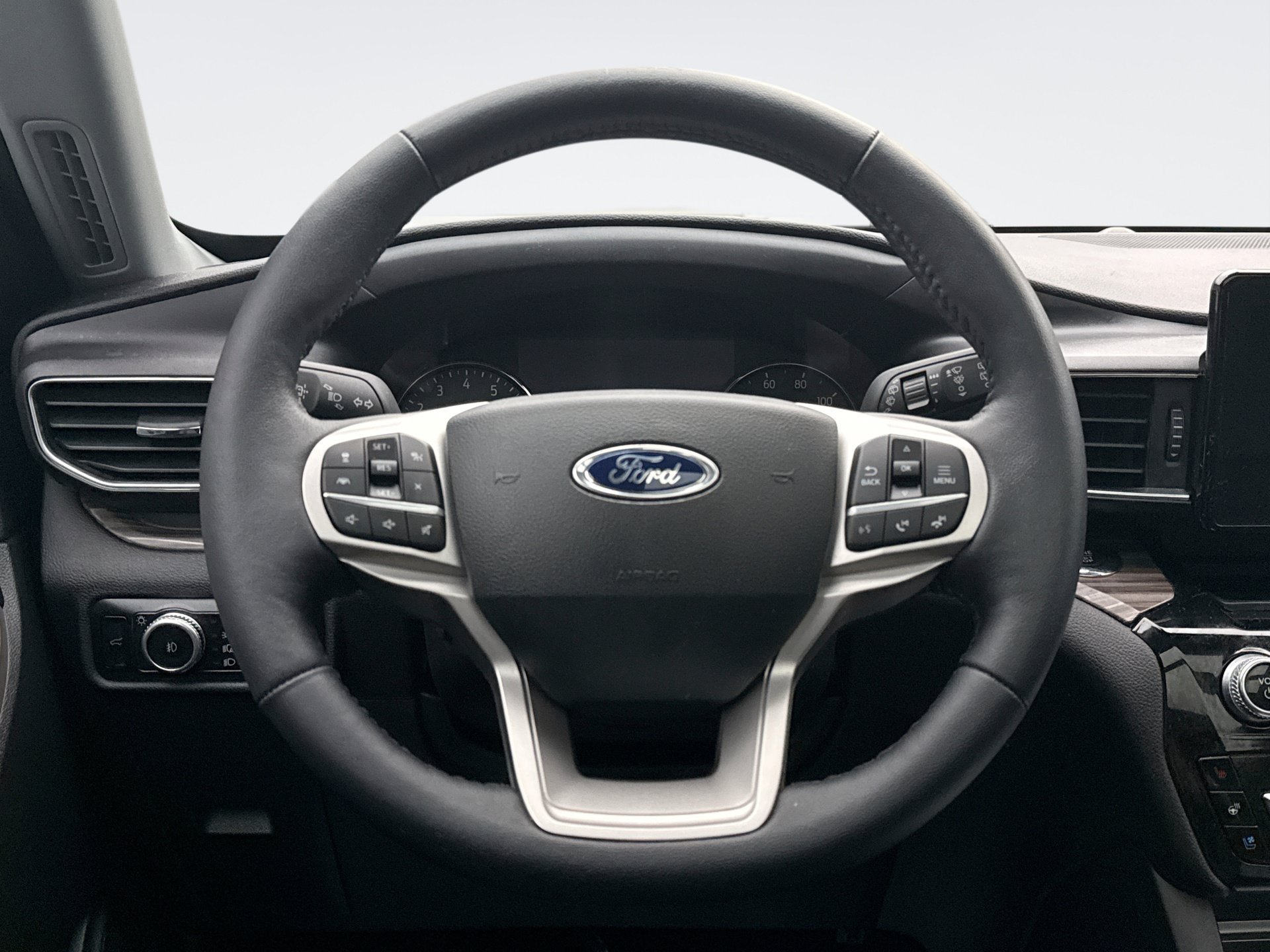 Used 2022 Ford Explorer Limited w/ Equipment Group 301A AWD/4WD image 12