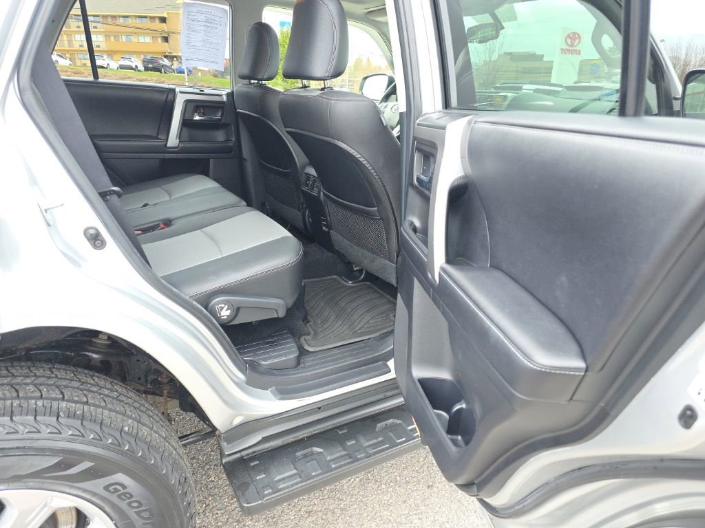 Used 2015 Toyota 4Runner SR5 Premium image 8