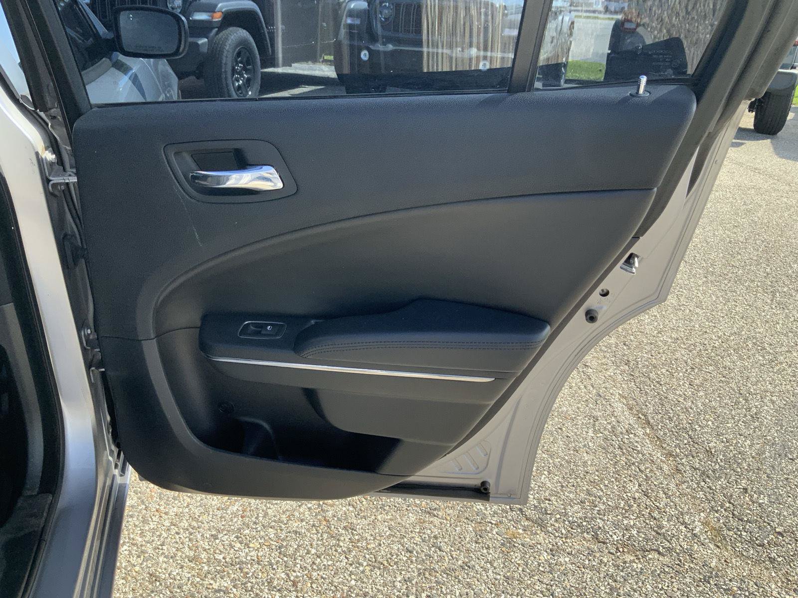 Used 2014 Dodge Charger SE RWD image 39