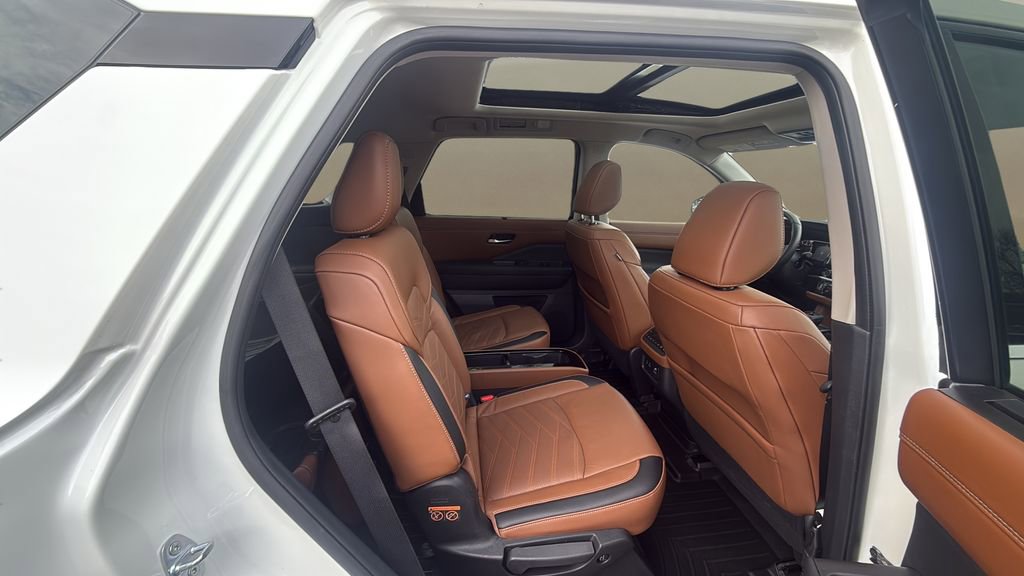 Used 2022 Nissan Pathfinder Platinum w/ Cargo Package image 15