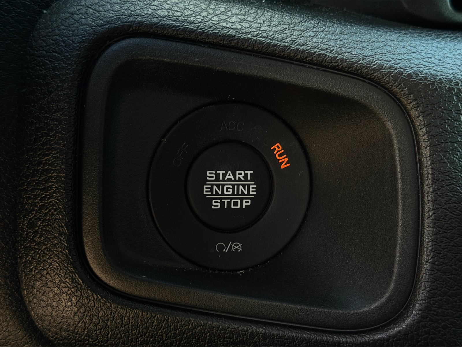 Used 2024 Jeep Gladiator Overland AWD/4WD image 18