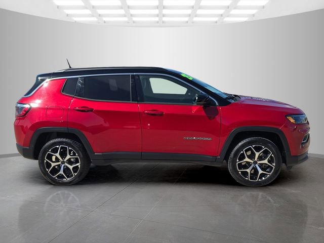 Used 2025 Jeep Compass Limited AWD/4WD image 4