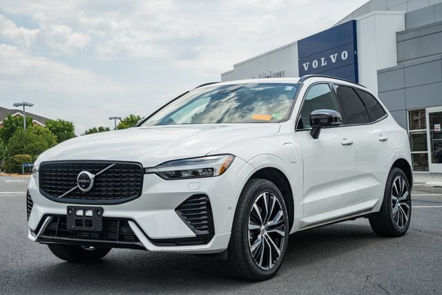 Certified 2023 Volvo XC60 T8 Plus w/ Climate Package AWD/4WD image 3