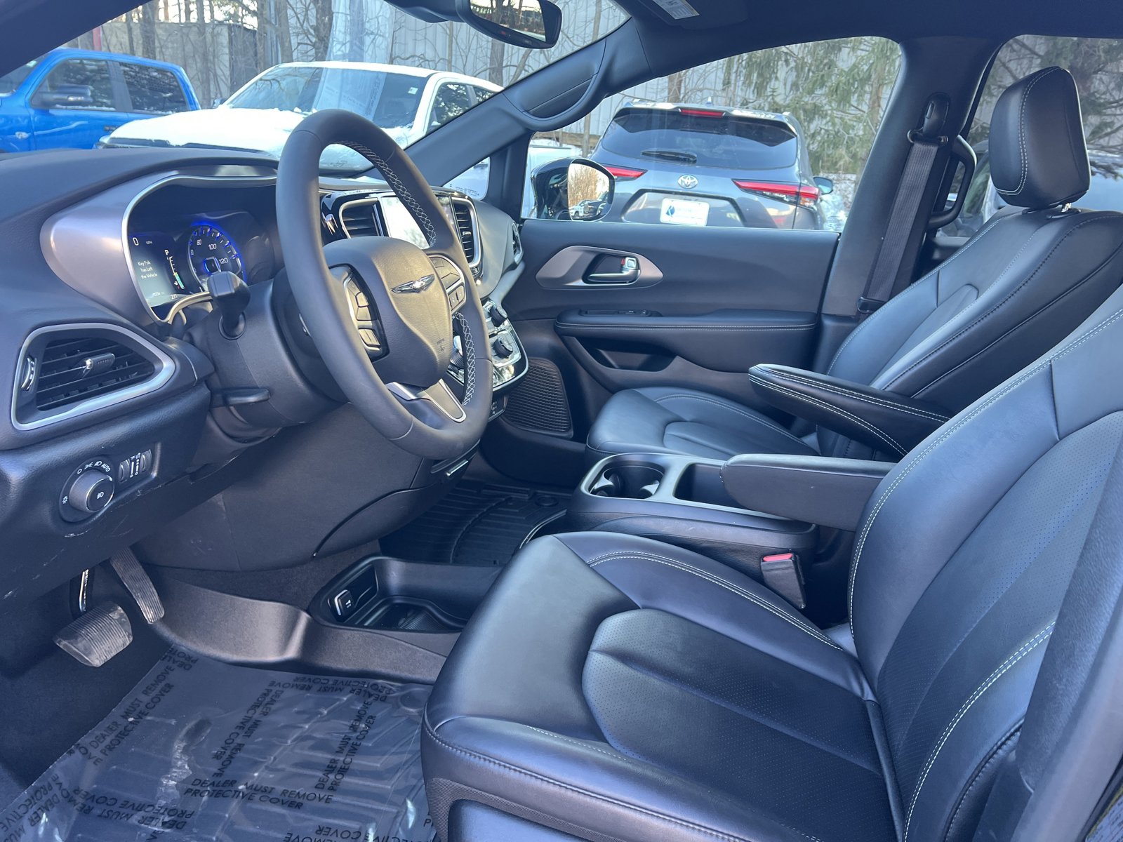 Certified 2026 Chrysler Pacifica Select image 6