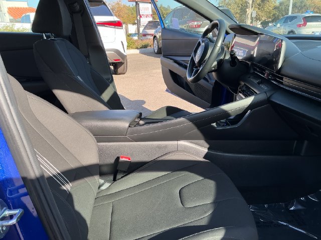 Used 2025 Hyundai Elantra SEL FWD image 31
