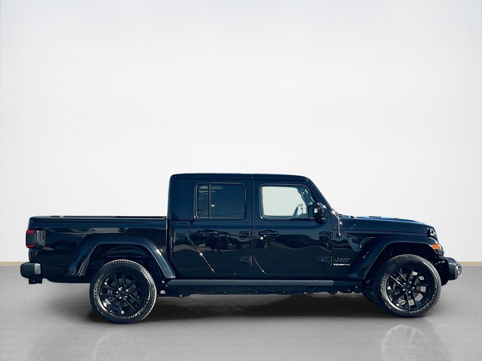 Used 2023 Jeep Gladiator Overland image 8