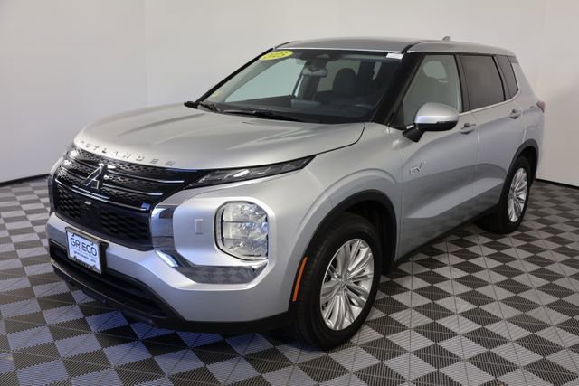 Used 2025 Mitsubishi Outlander ES image 4