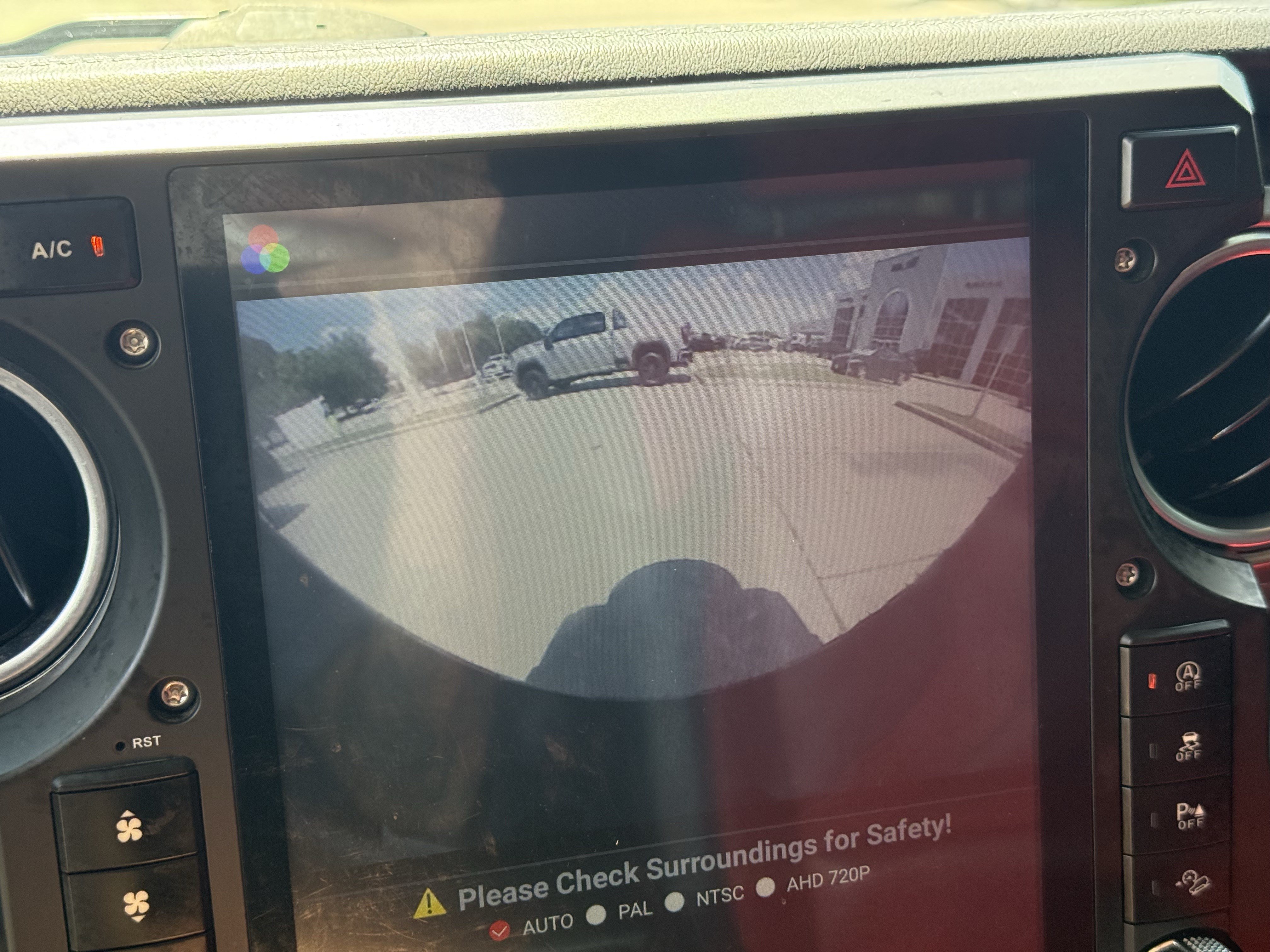 Used 2020 Jeep Wrangler Unlimited Sahara AWD/4WD image 18