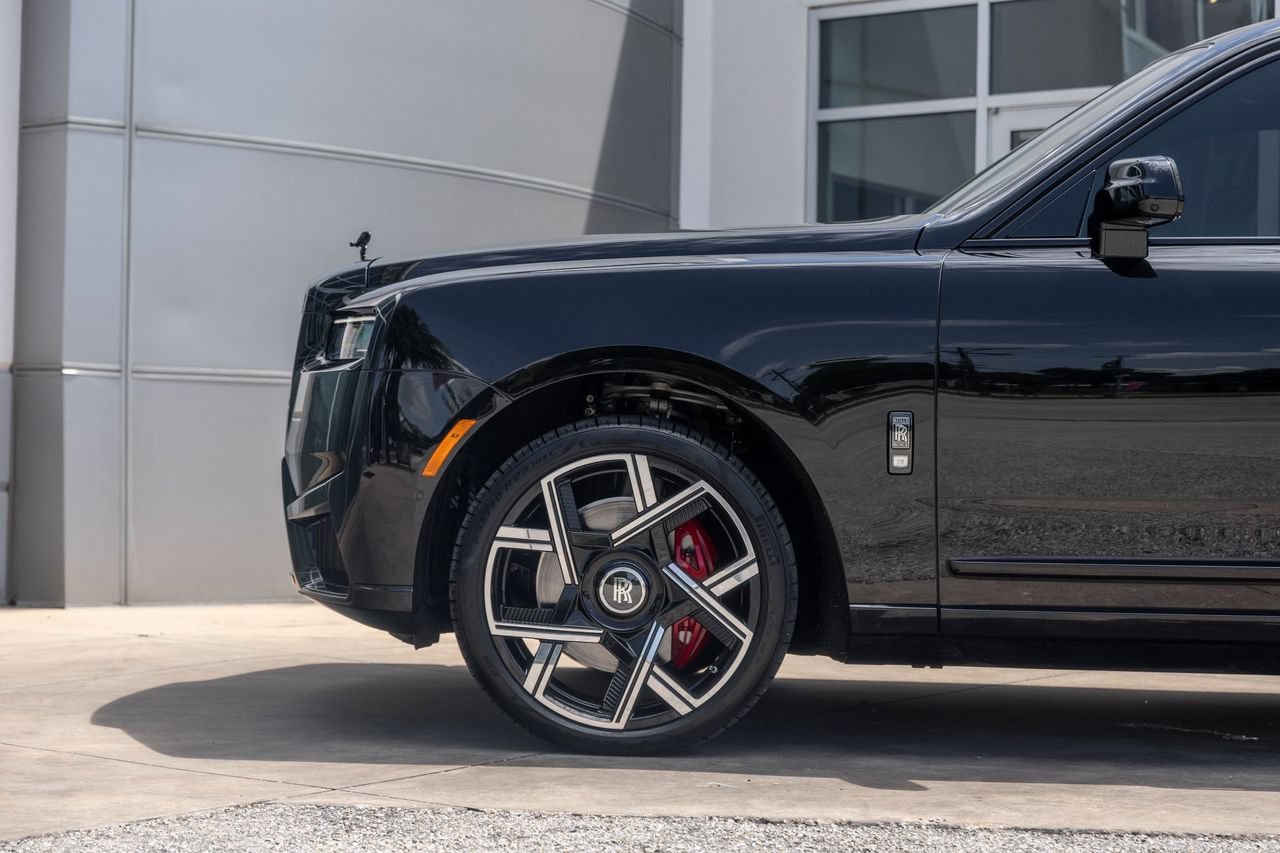 Certified 2025 Rolls-Royce Cullinan Black Badge w/ Leather Finishing Pack AWD/4WD image 17
