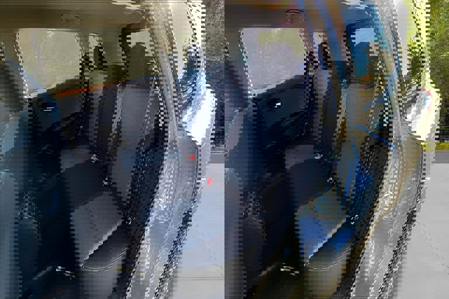 Used 2023 Nissan Rogue SV image 24