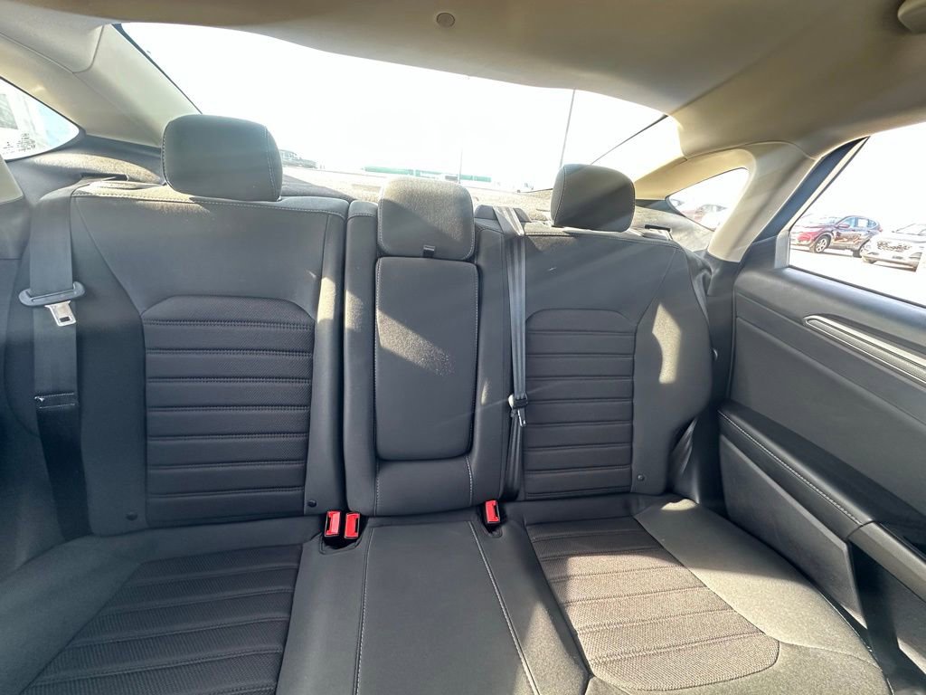 Used 2020 Ford Fusion SE image 22