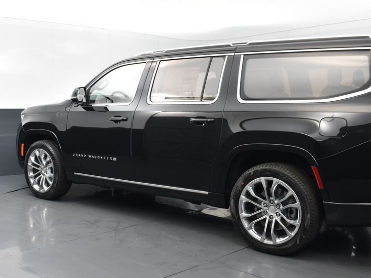 Used 2023 Jeep Grand Wagoneer L Series II w/ Premium Group II image 3