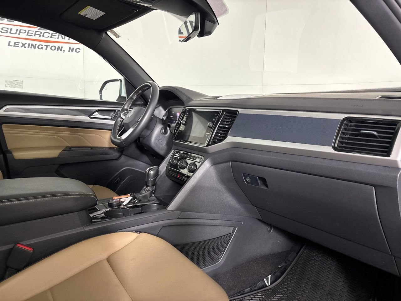 Used 2023 Volkswagen Atlas Cross Sport SEL AWD/4WD image 32