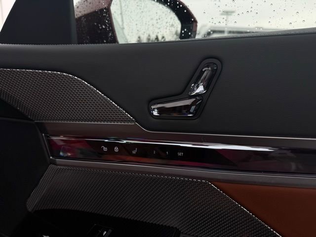 Certified 2023 BMW 760i xDrive w/ Executive Package image 16