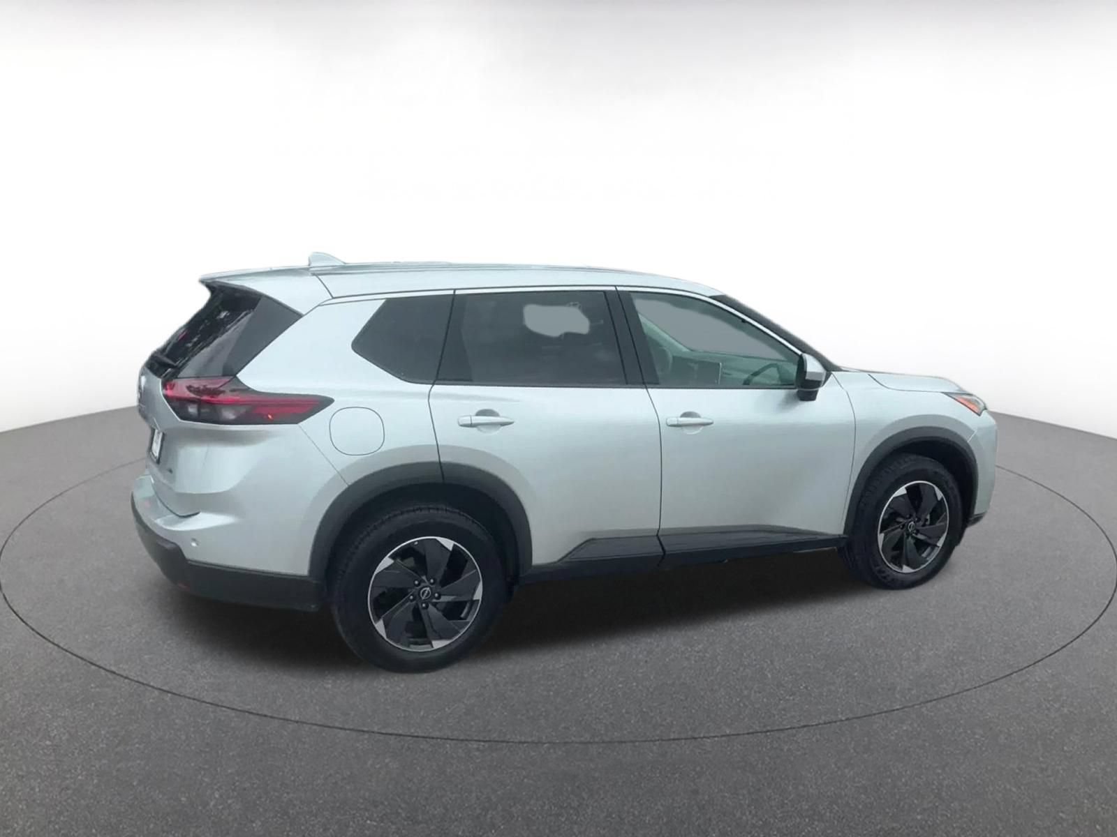 Used 2025 Nissan Rogue SV AWD/4WD image 13