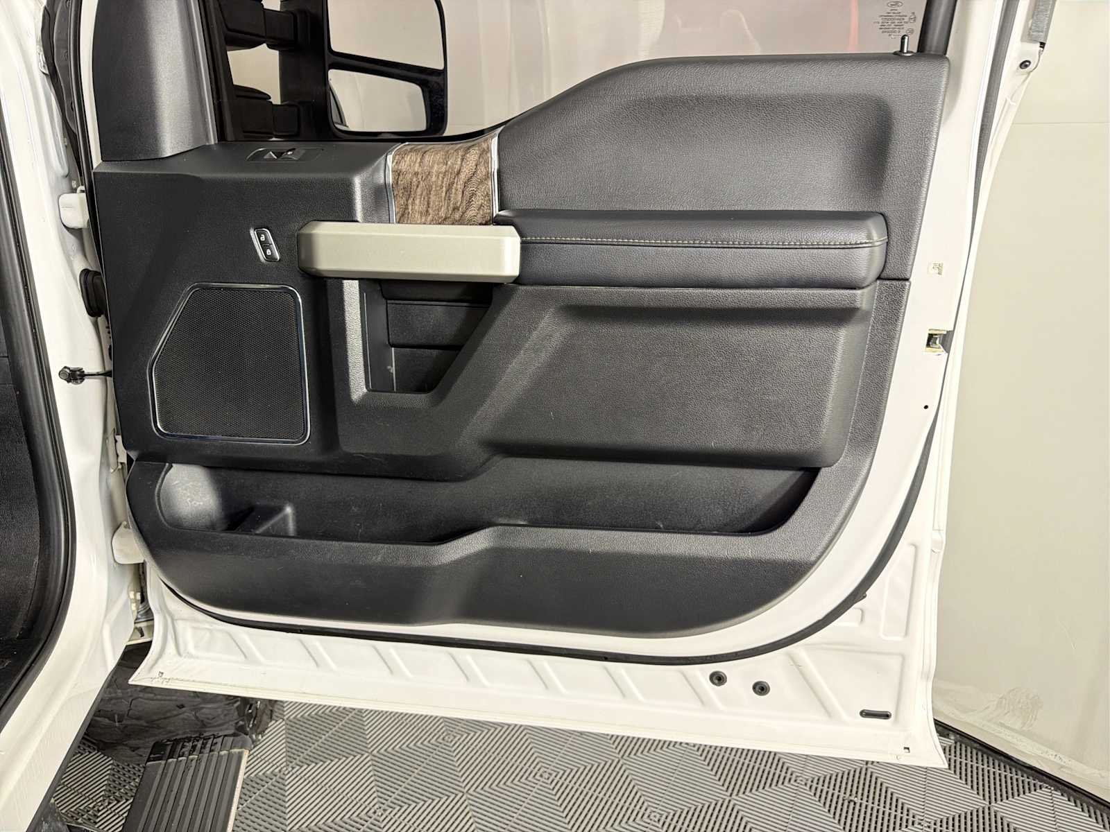 Used 2019 Ford F350 Lariat w/ Lariat Ultimate Package AWD/4WD image 13