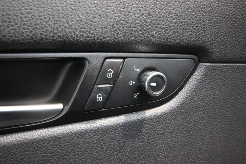 Used 2013 Volkswagen Passat 2.5 S FWD image 12
