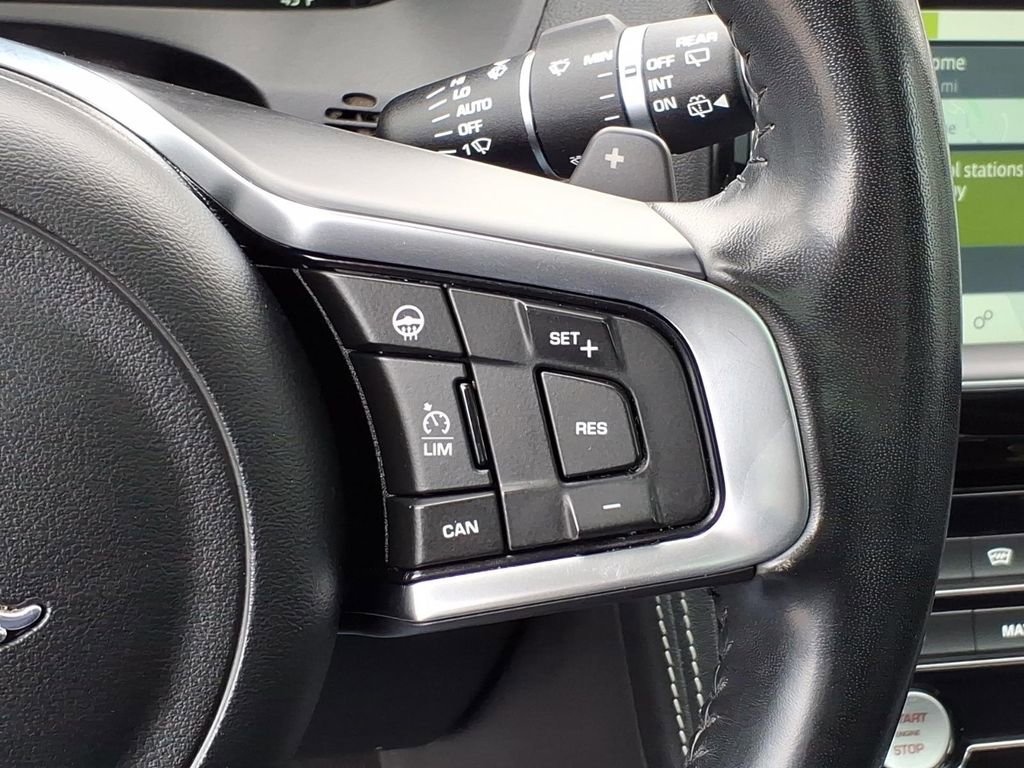 Used 2017 Jaguar F-PACE R-Sport image 19