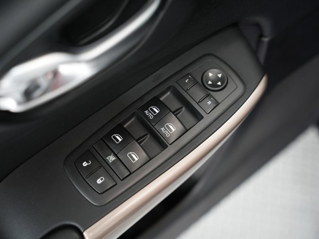 Used 2017 Jeep Cherokee Latitude w/ True North Edition image 43