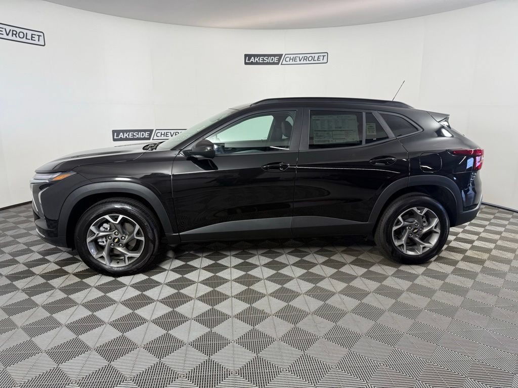 New 2026 Chevrolet Trax LT w/ Driver Confidence Package FWD image 3