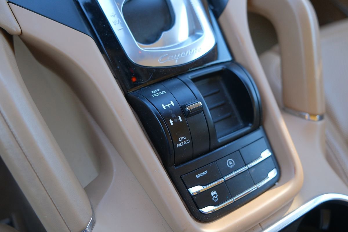 Used 2015 Porsche Cayenne S AWD/4WD image 26