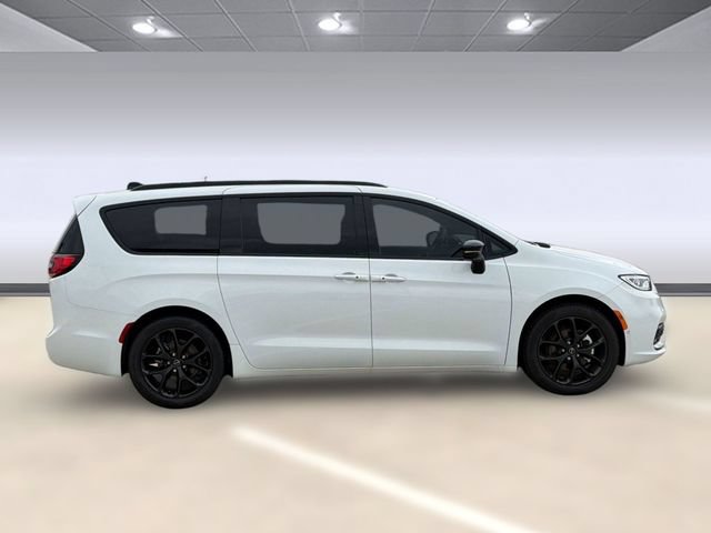 New 2026 Chrysler Pacifica Select w/ S Appearance Package FWD image 8